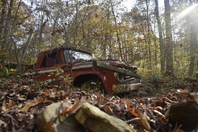 The rays of the sun reach the forgotten truck.