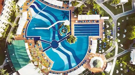 The TUI BLUE Tropic hotel is a paradise for children, as they have three swimming pools for themselves, including one with slides and a lagoon-sized pool with slides.